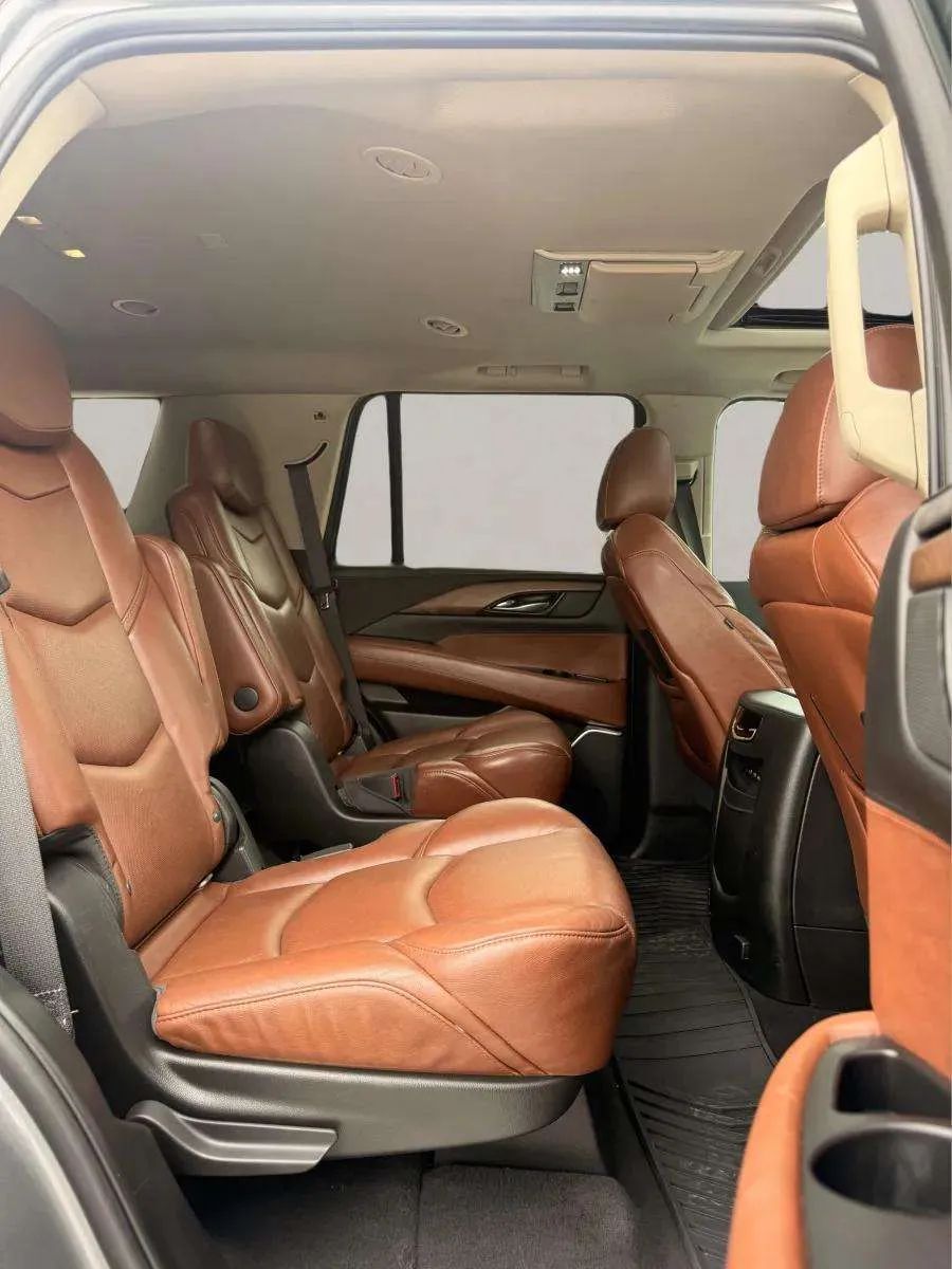 2018 Cadillac Escalade Premium Luxury — photo 28