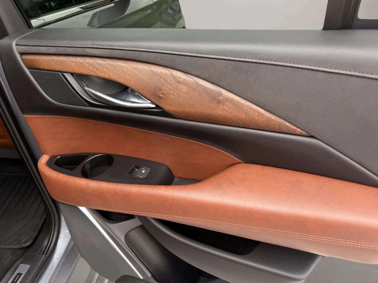 2018 Cadillac Escalade Premium Luxury — photo 22