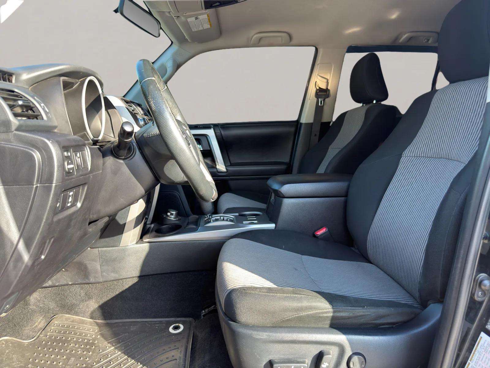 2016 Toyota 4RUNNER SR5 4WD — photo 9