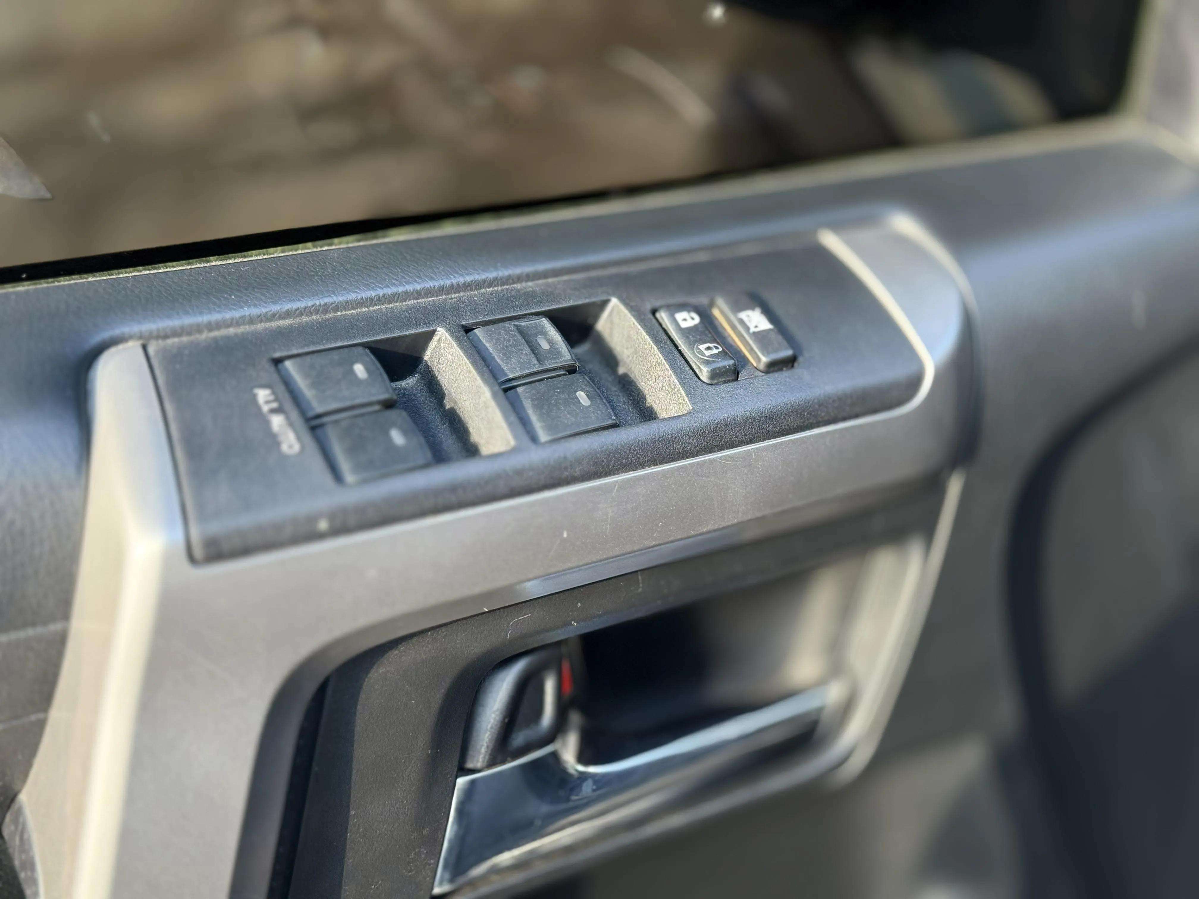 2016 Toyota 4RUNNER SR5 4WD — photo 19