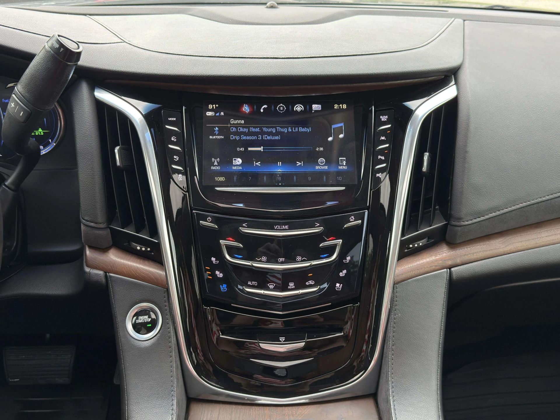 2018 Cadillac Escalade Premium Luxury — photo 16