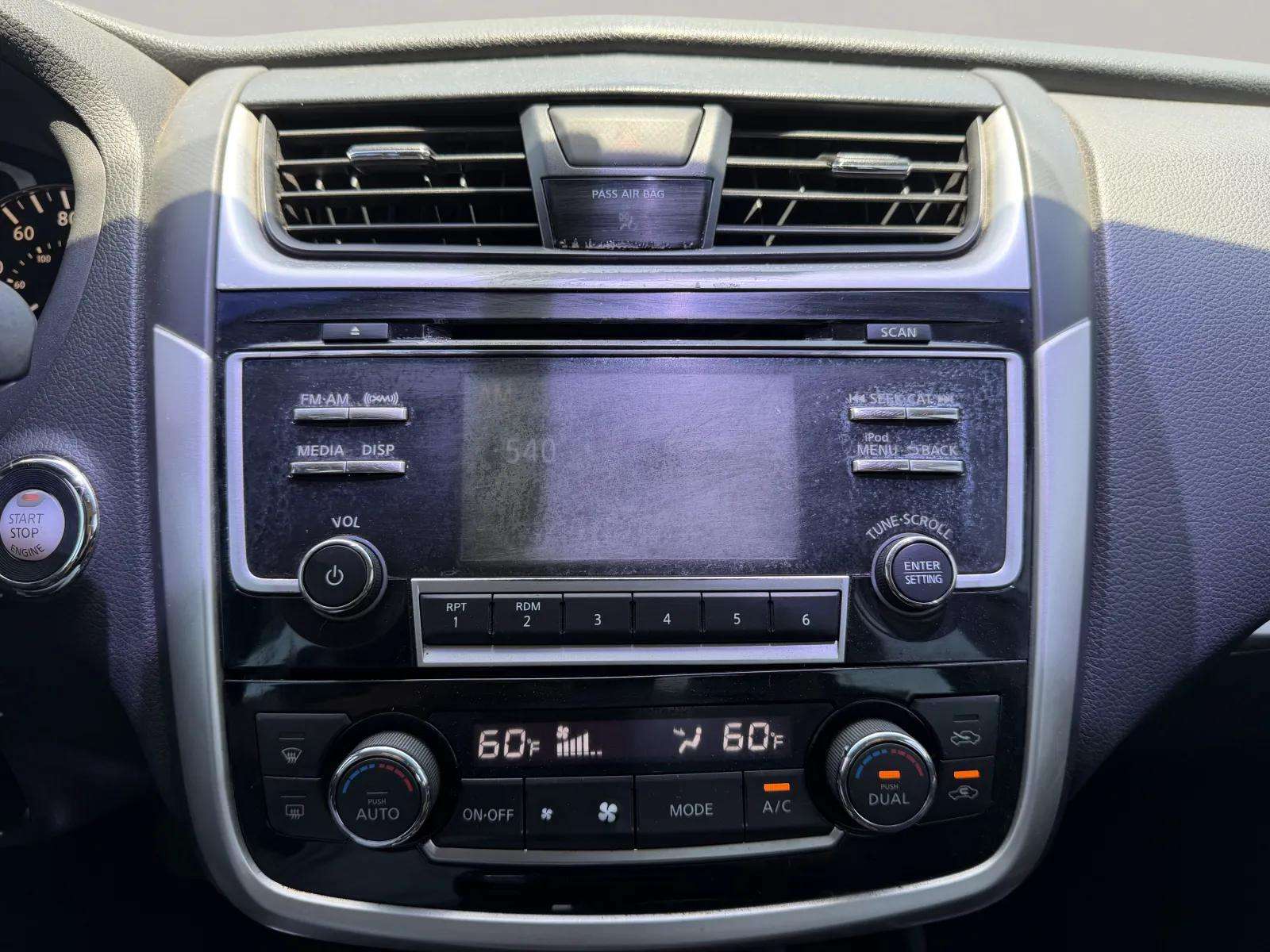 2018 Nissan Altima 2.5 SV Sedan 4D — photo 12