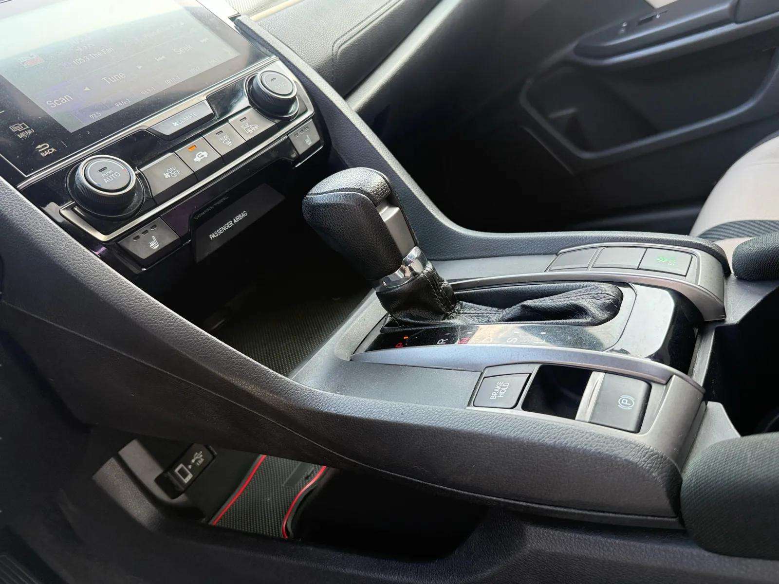 2018 Honda CIVIC EX HATCHBACK 4D — photo 13