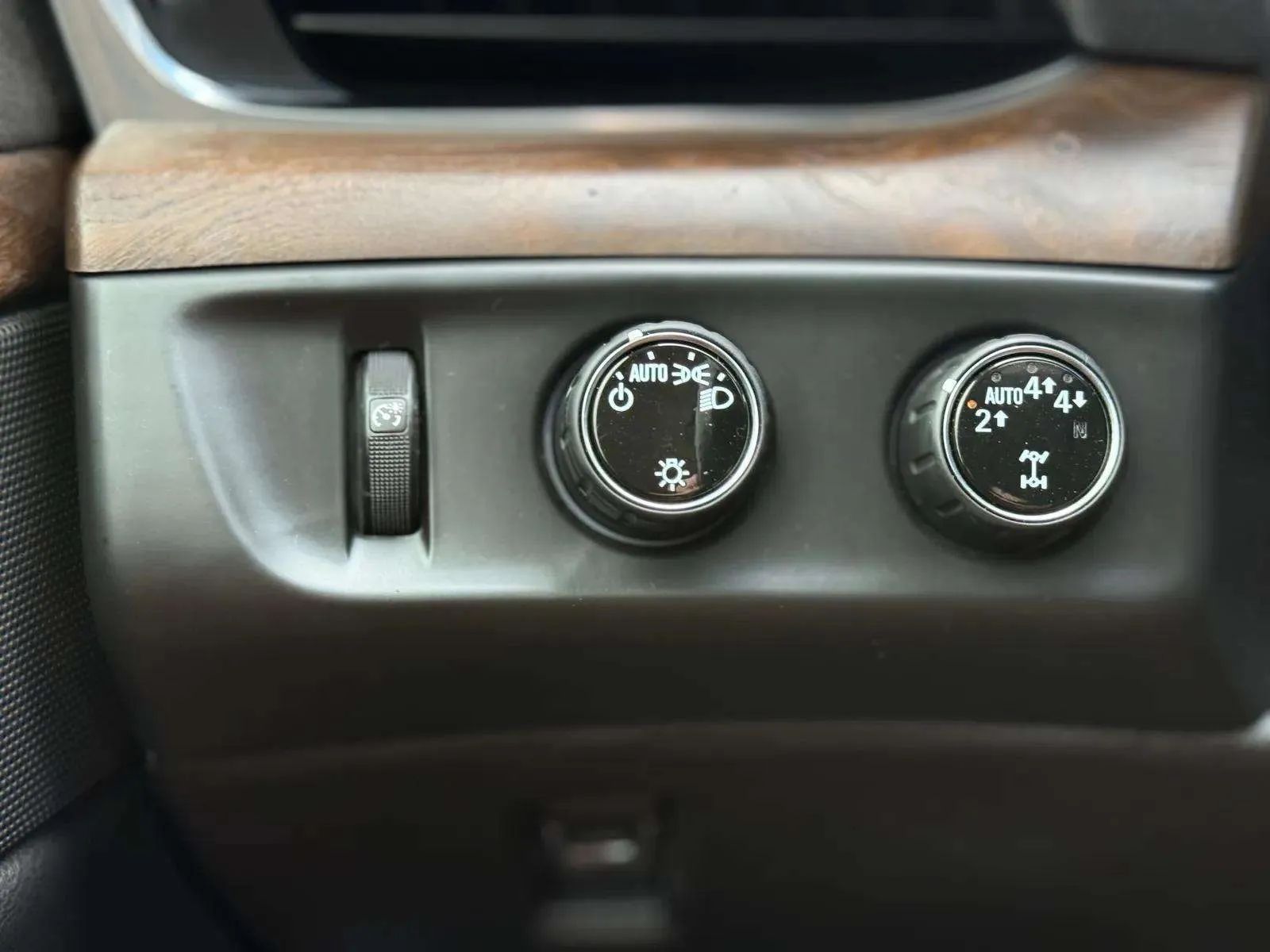 2018 Cadillac Escalade Premium Luxury — photo 23
