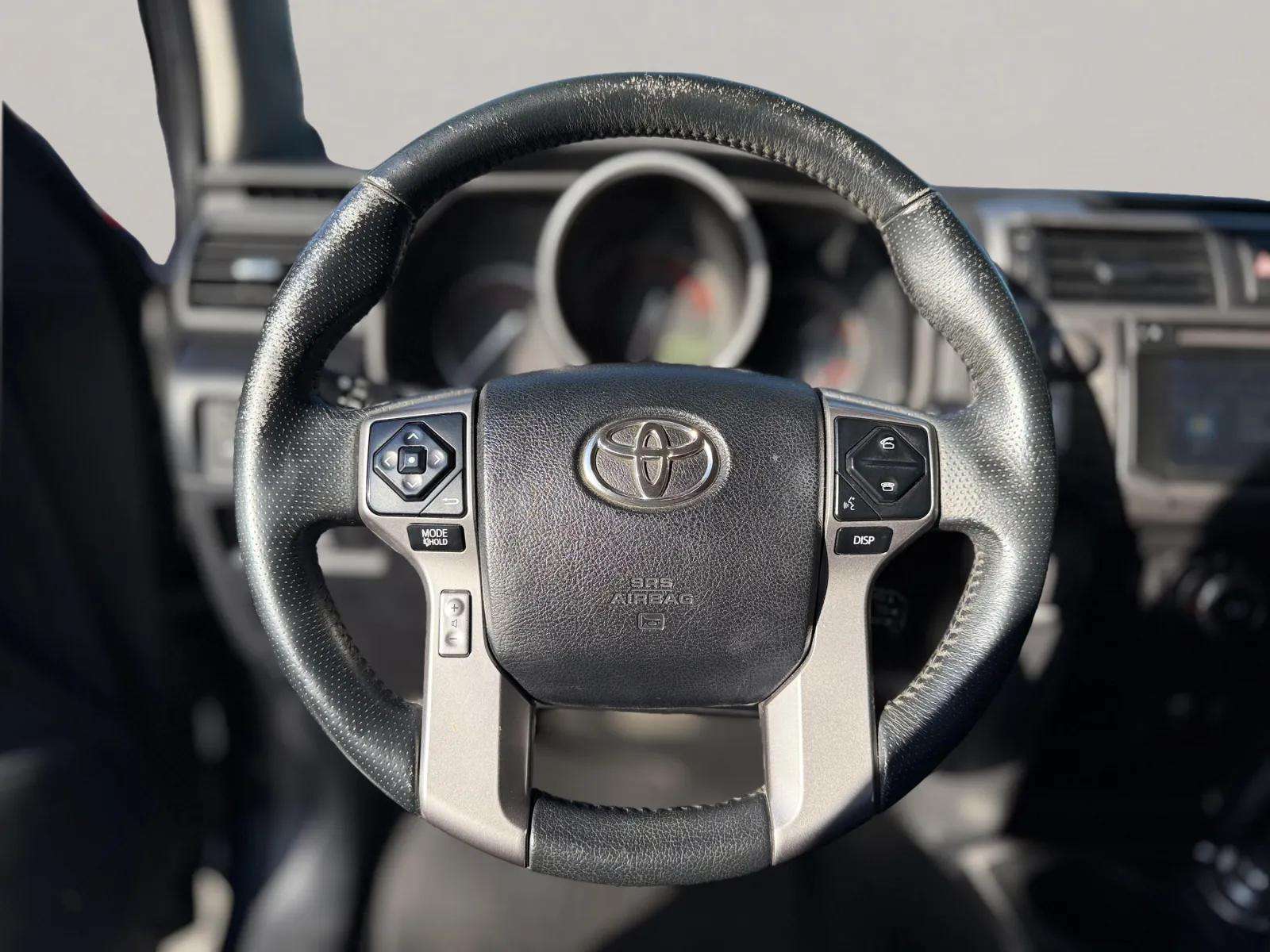 2016 Toyota 4RUNNER SR5 4WD — photo 16