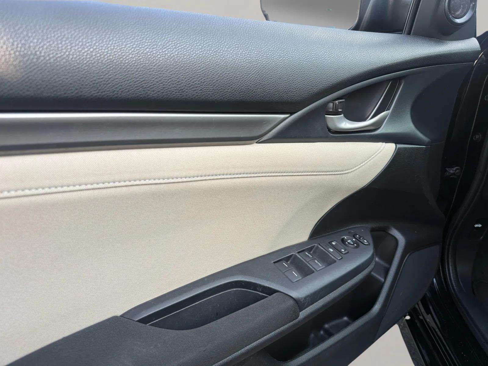 2018 Honda CIVIC EX HATCHBACK 4D — photo 16