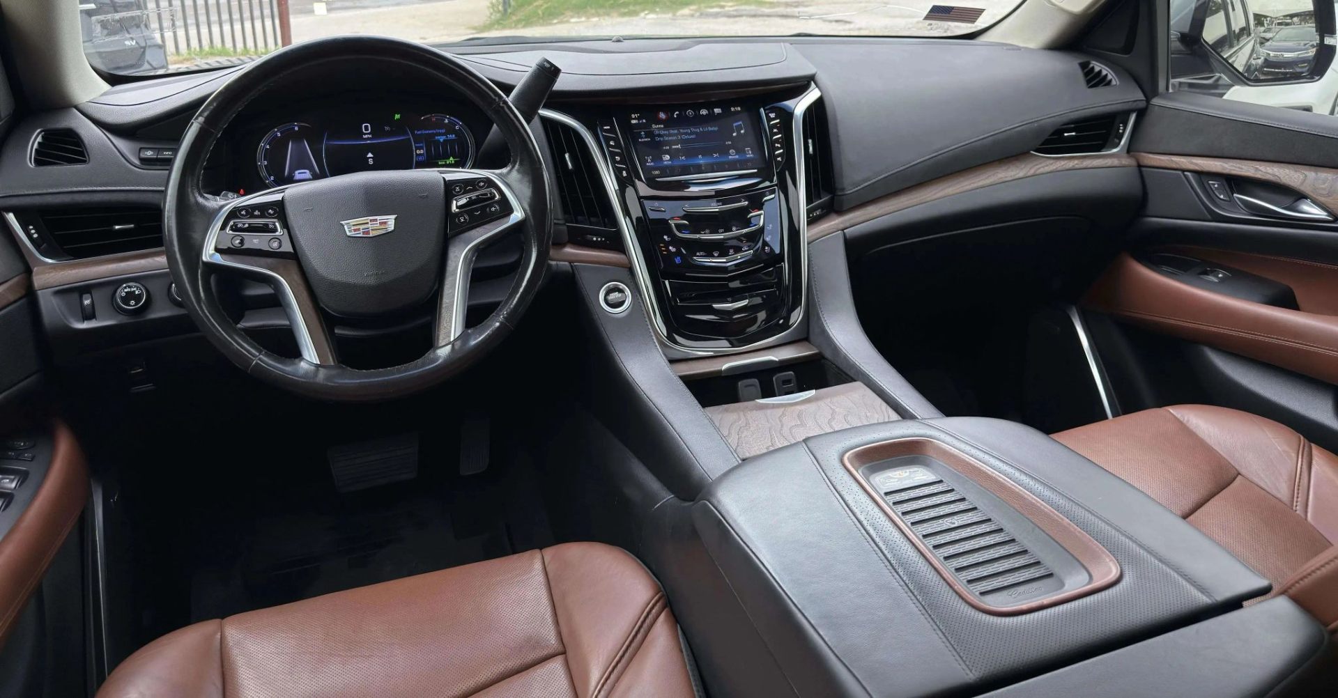2018 Cadillac Escalade Premium Luxury — photo 12