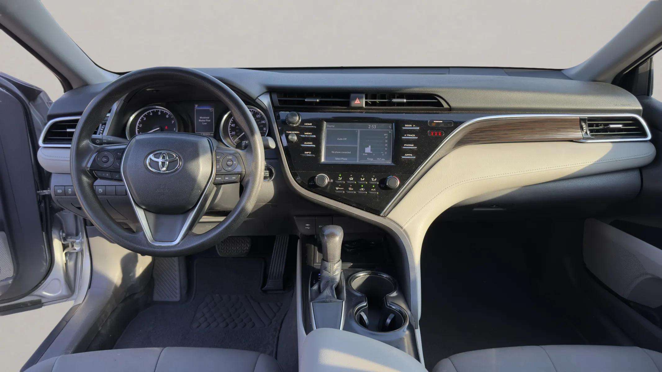 2018 Toyota Camry LE — photo 9