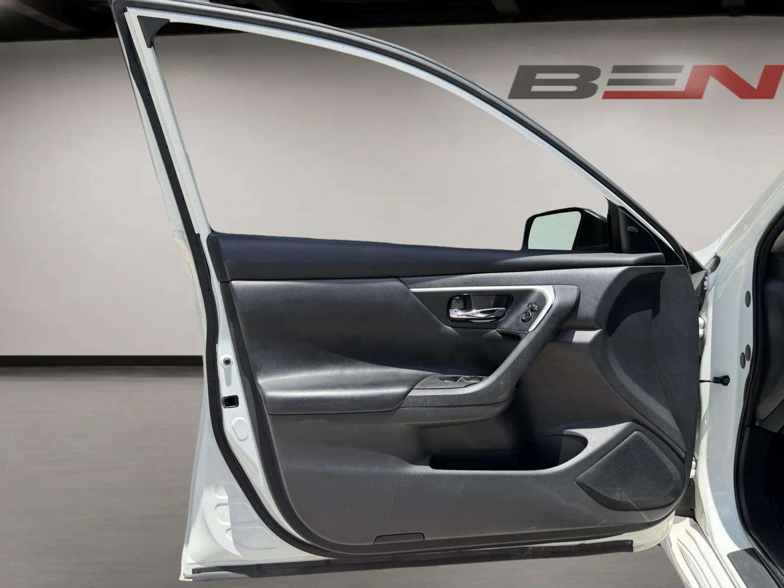 2018 Nissan Altima 2.5 SV Sedan 4D — photo 17
