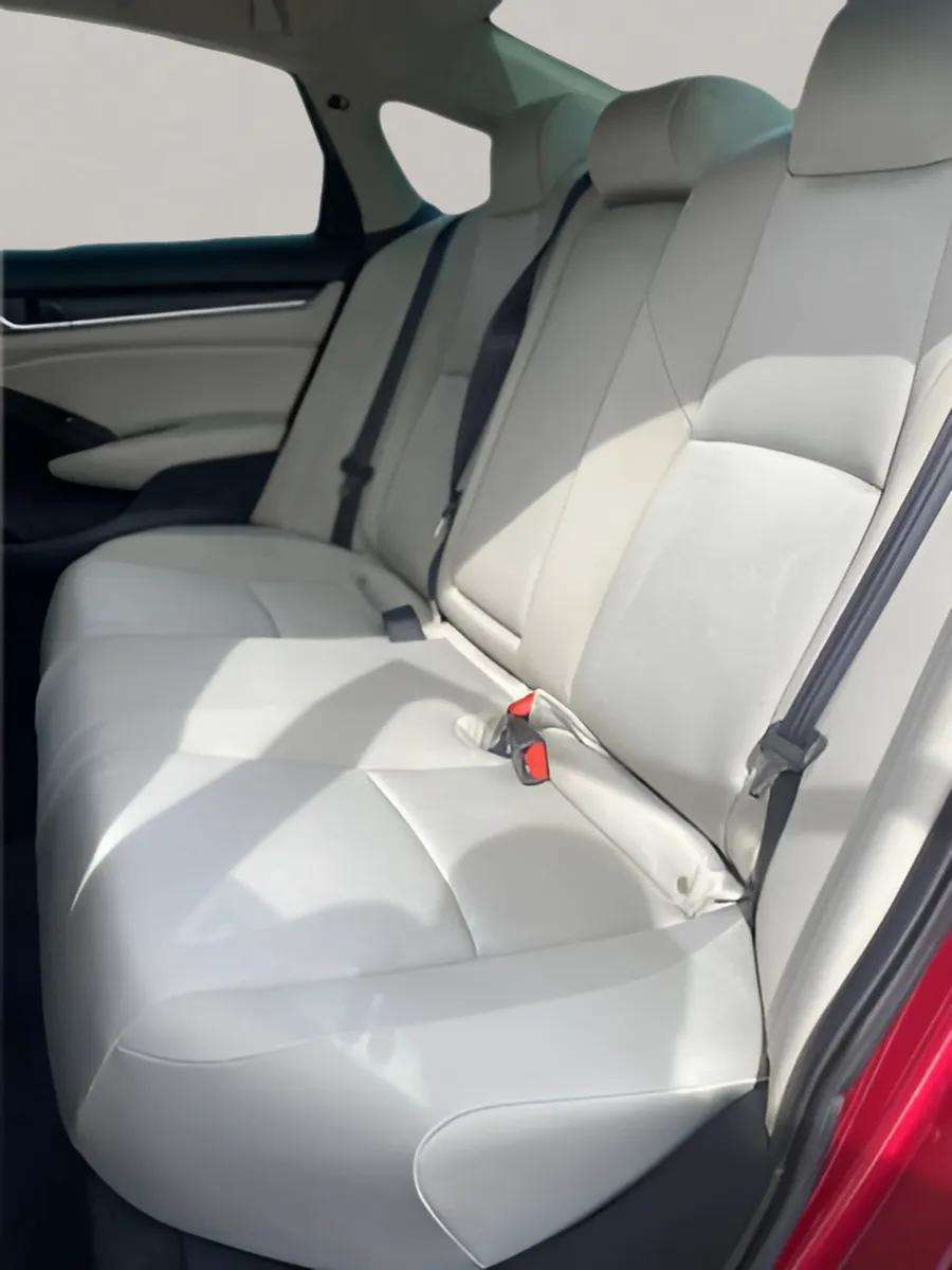 2019 Honda ACCORD LX Sedan — photo 15