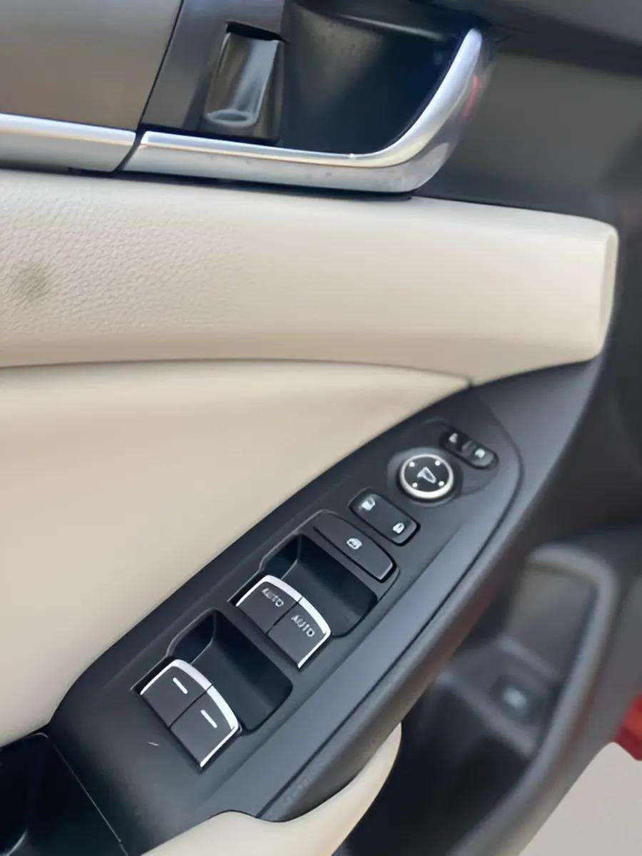 2019 Honda ACCORD LX Sedan — photo 12