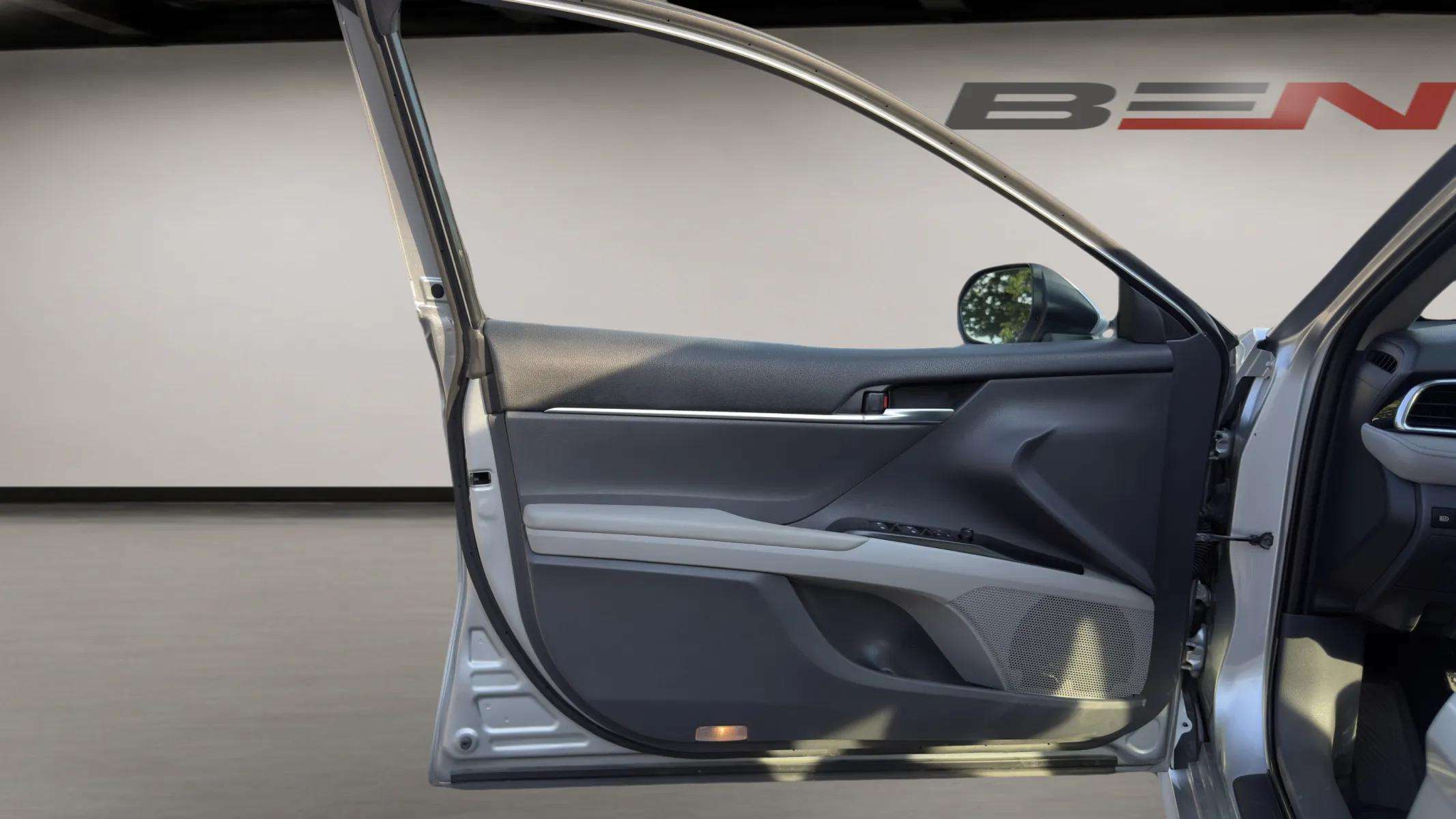 2018 Toyota Camry LE — photo 16