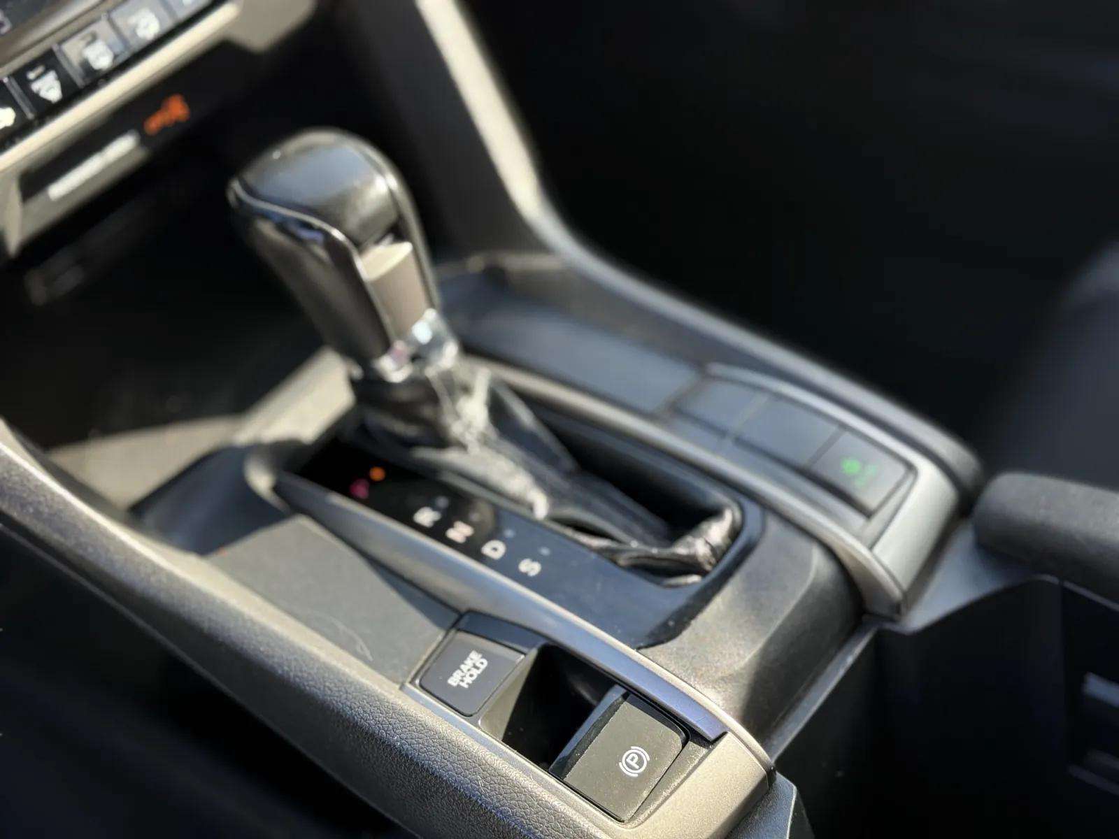 2018 Honda CIVIC HATCHBACK SPORT FWD — photo 18
