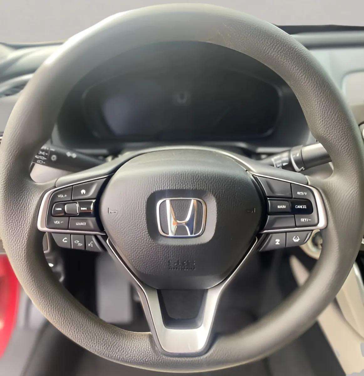 2019 Honda ACCORD LX Sedan — photo 10