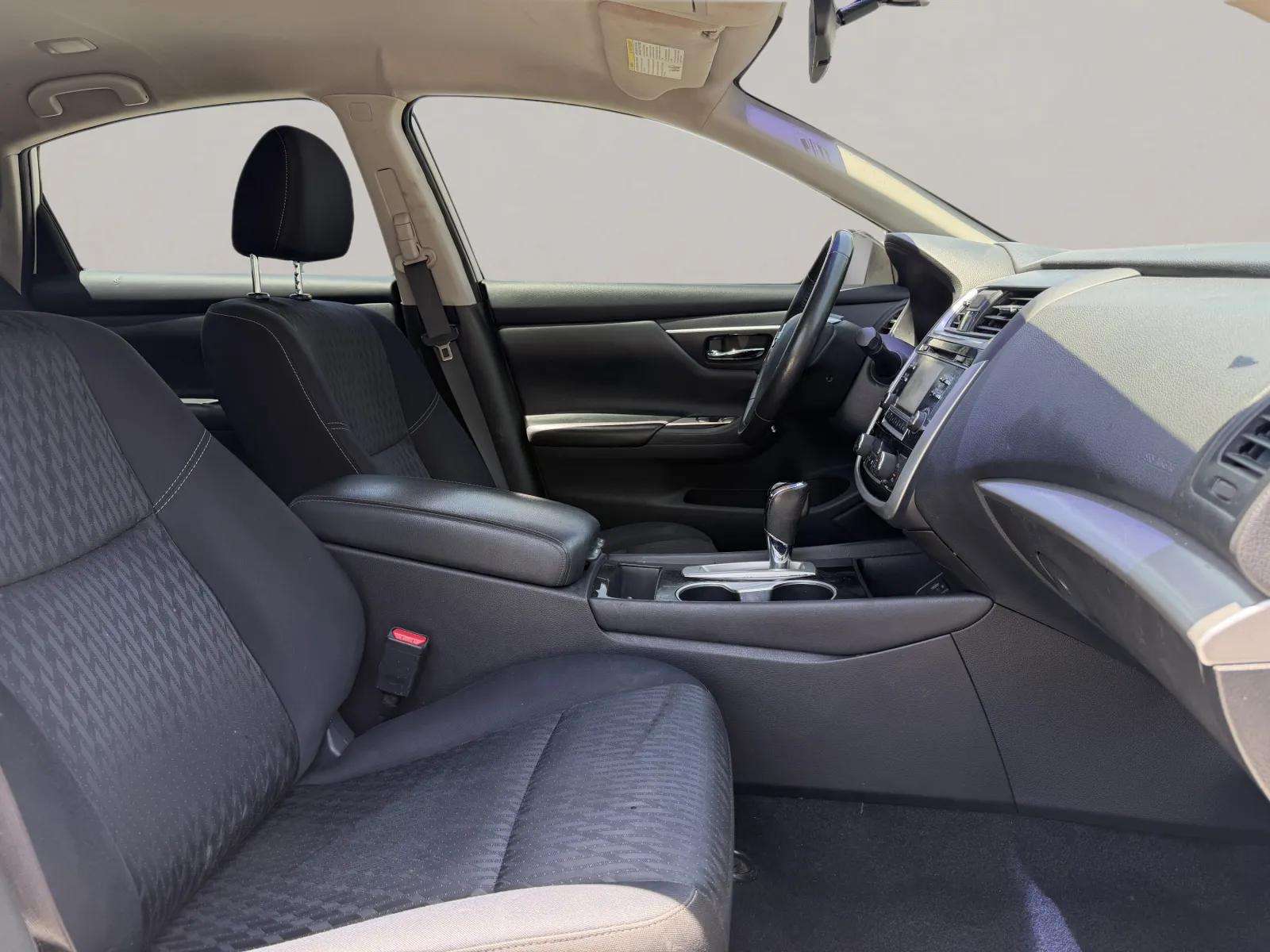 2018 Nissan Altima 2.5 SV Sedan 4D — photo 10