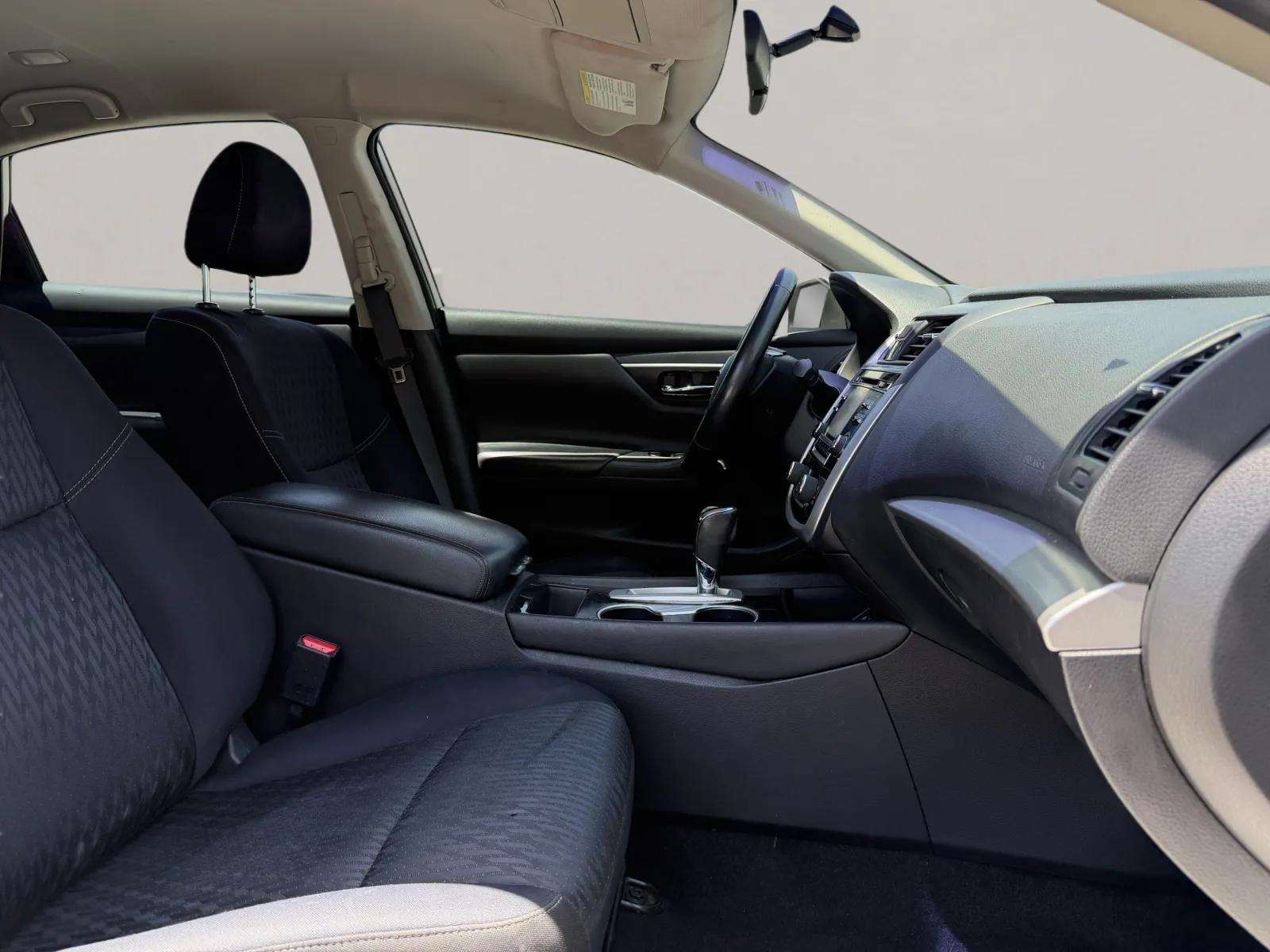 2018 Nissan Altima 2.5 SV Sedan 4D — photo 18
