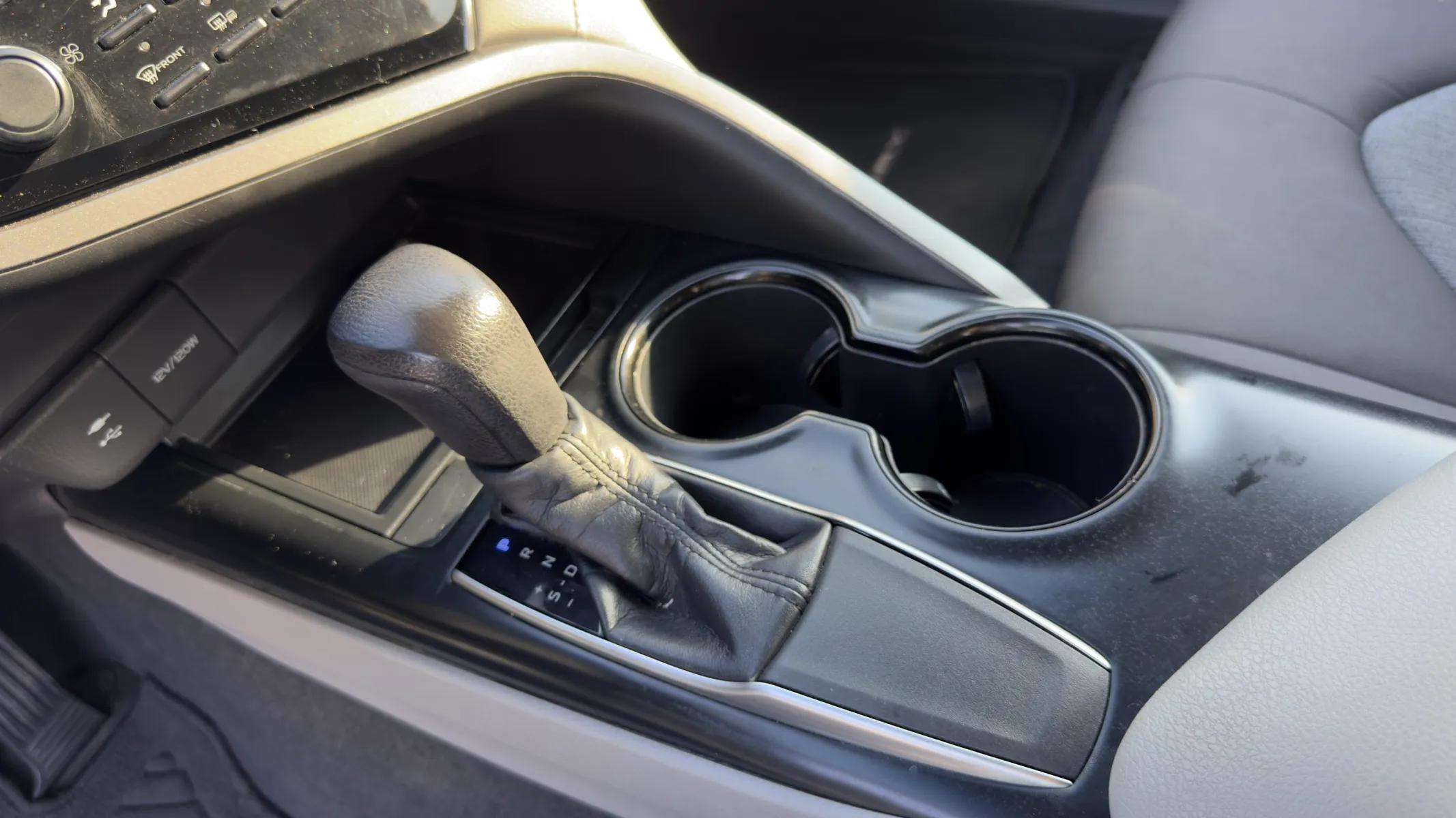 2018 Toyota Camry LE — photo 14