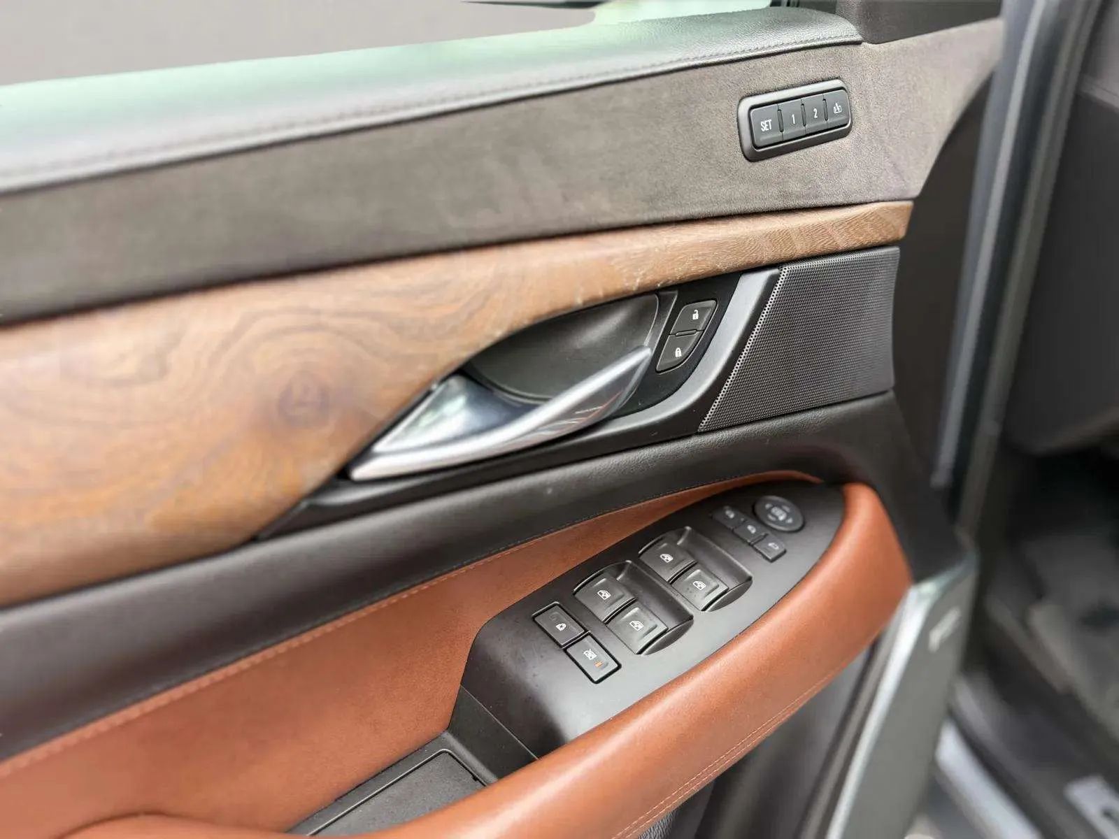 2018 Cadillac Escalade Premium Luxury — photo 24