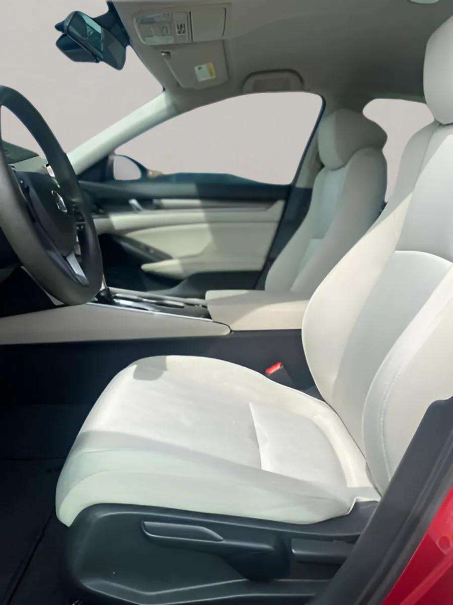 2019 Honda ACCORD LX Sedan — photo 14