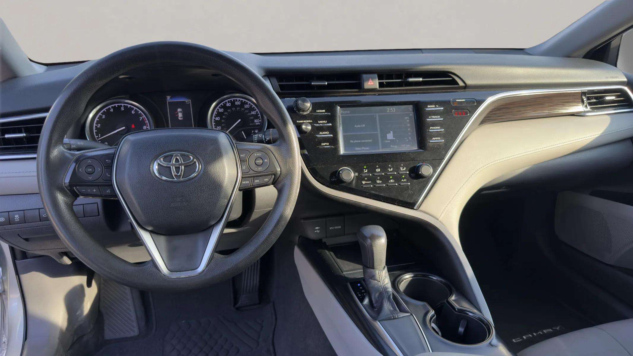 2018 Toyota Camry LE — photo 10