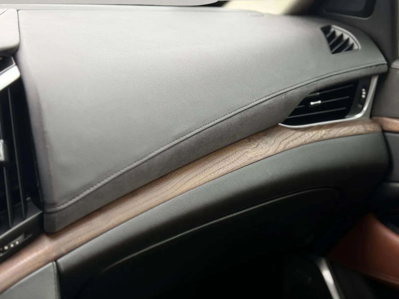 2018 Cadillac Escalade Premium Luxury — photo 17