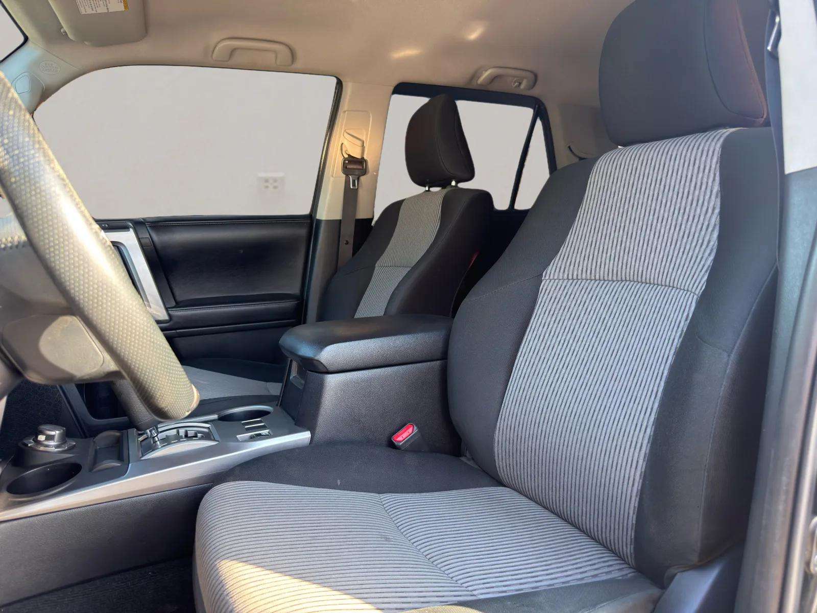 2016 Toyota 4RUNNER SR5 4WD — photo 10