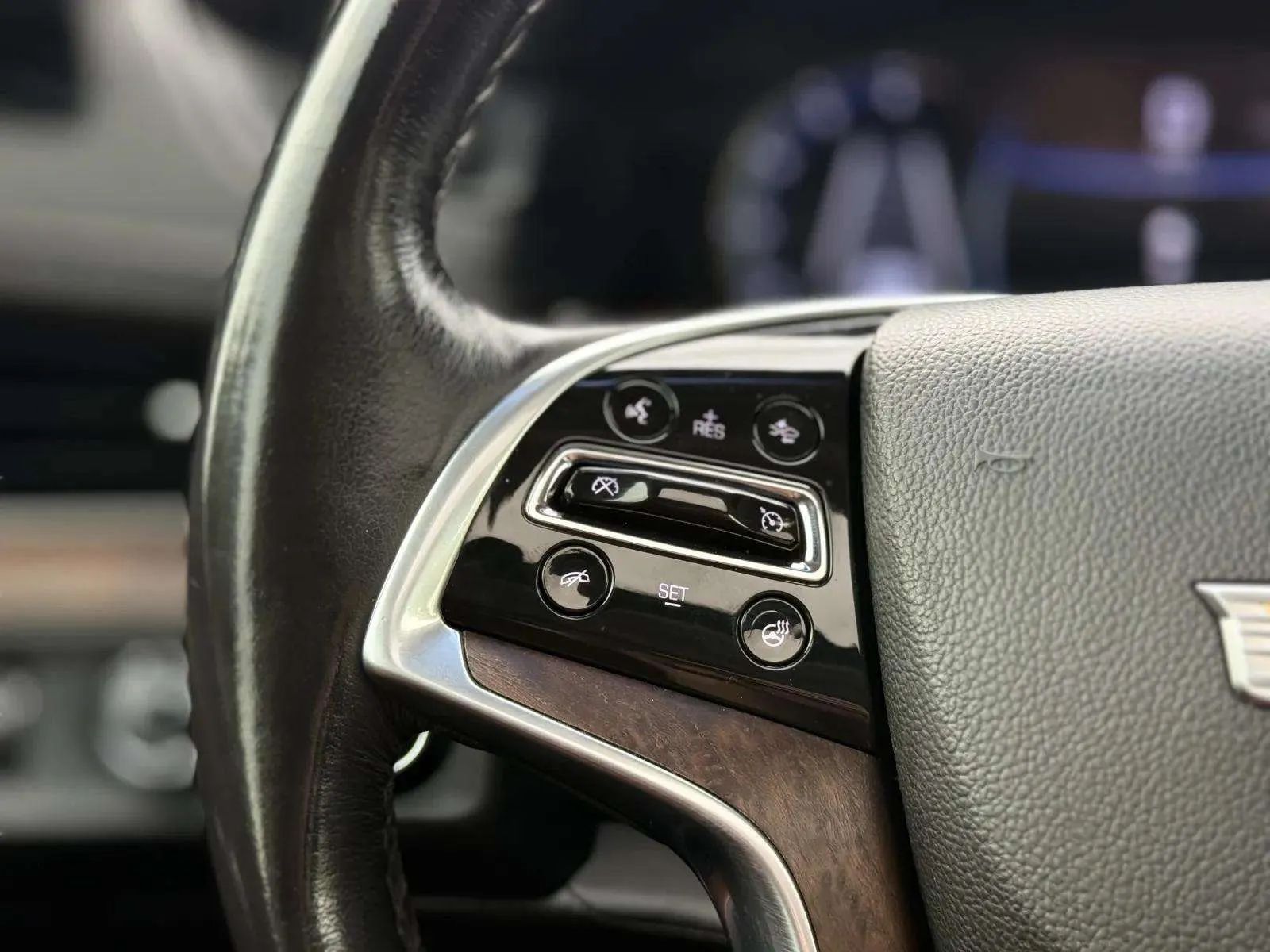 2018 Cadillac Escalade Premium Luxury — photo 14